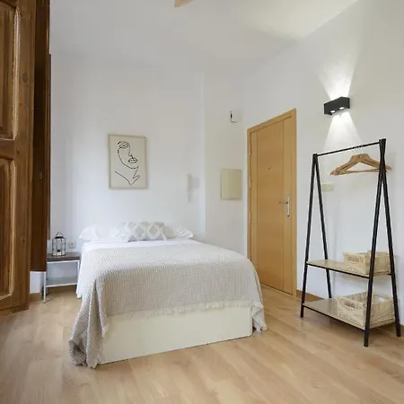 Lightbooking Capuchinas Apartment *