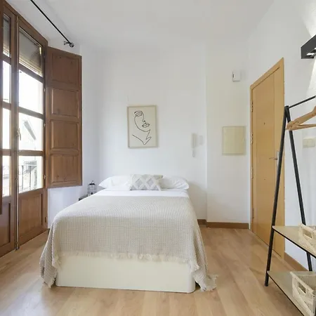 Lightbooking Capuchinas Apartment *